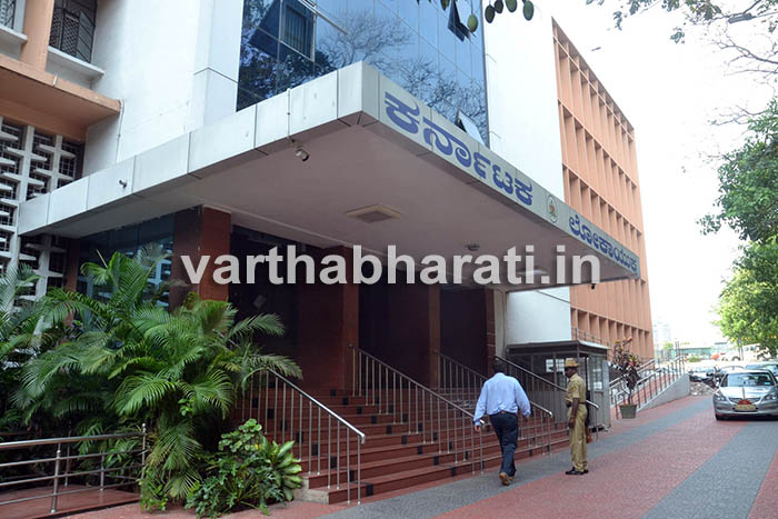 ಚಾಕುವಿನೊಂದಿಗೆ ಲೋಕಾಯುಕ್ತರ ಕಚೇರಿಗೆ ನುಗ್ಗಿದ ಮಹಿಳೆ